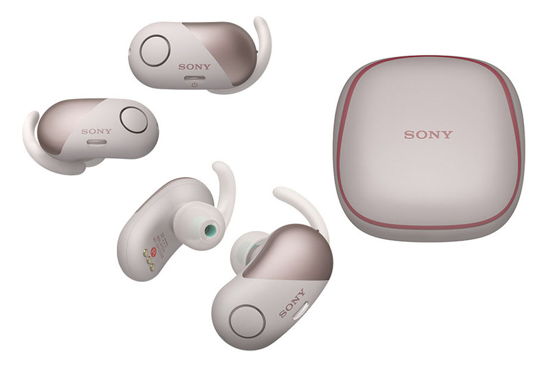 左から、WF-1000X、WF-SP700N、Xperia Ear Duo（XEA20）です。ソニーストア税別価格は、WF-1000Xが2万4880円、WF-SP700Nが2万2880円、Xperia Ear Duoが2万9880円。