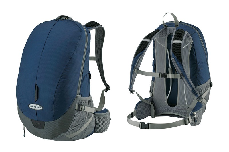 モンベル「サイクールパック」。わりとフツーな見栄えのバックパックですが、背中に当たる部分にV.B.P.（ベンチレーション・バックパネル）システムという「メッシュ素材により通気性を保つ機構」が採用されています。バックパック自体は背中に密着せず、メッシュバンドのようなものが背中に当たってバックパックを支えるしくみです。写真は容量20リットルのもので旧型ですが、現在では新型が発売されています。旧型は確かメーカー価格が1万円以上していましたが、現在はアウトレット価格で販売されていて、10リットルが税別8300円（<a href="http://webshop.montbell.jp/goods/disp_fo.php?product_id=1130304" class="strong bn" target="_blank">公式ページ</a>）、20リットルが税別8800円（<a href="http://webshop.montbell.jp/goods/disp_fo.php?product_id=1130305" class="strong bn" target="_blank">公式ページ</a>）になっています。
