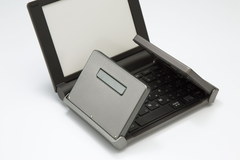 電子ペーパーディスプレイ採用の新型ポメラ「DM30」 - ケータイ Watch