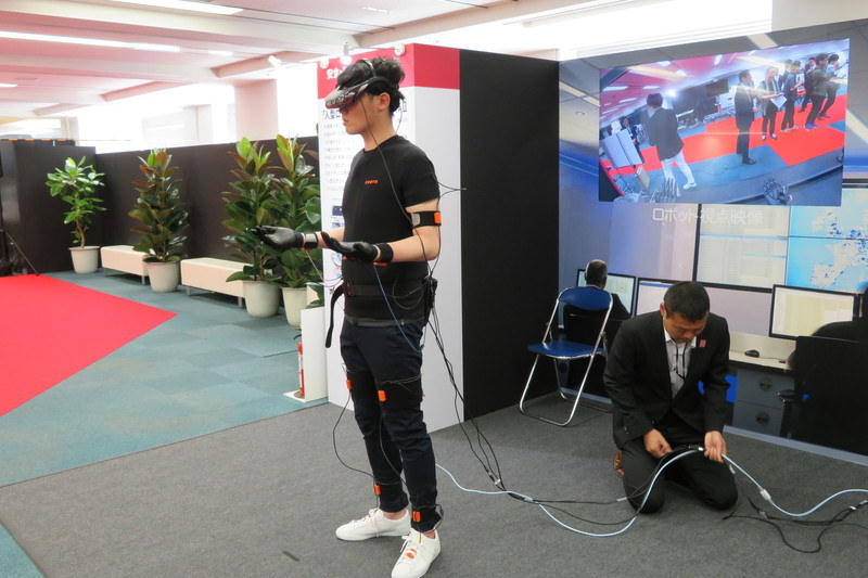 ロボットの操作を行う人