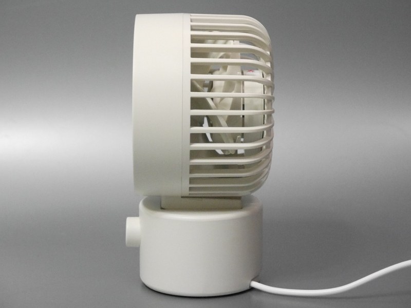 側面から見たところ。フットプリントが小さくなったため狭い場所にも設置しやすい