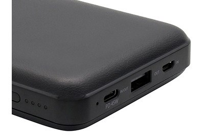 入出力ポート。Micro USBは入力に対応、USB-Aは出力に対応、Type-Cは入出力に対応する。