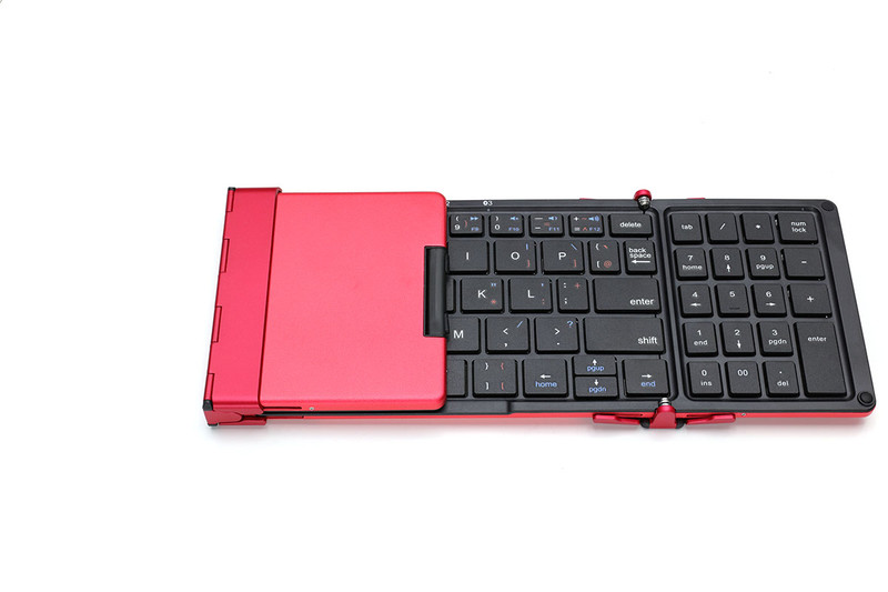 TENPLUSは3つ折りタイプのモバイルキーボード。使用時の本体サイズは横278×縦90.5×厚さ12.5mmです。フルサイズのキーボードと比べるとかなり小型なので、その分キーサイズも小さくなっています。