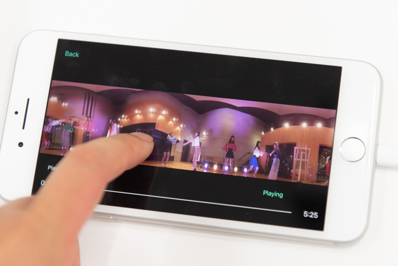 推しメンをズーム（拡大）すると声・音も連動。合唱している曲でも、推しメンの声だけを聞くことが可能に