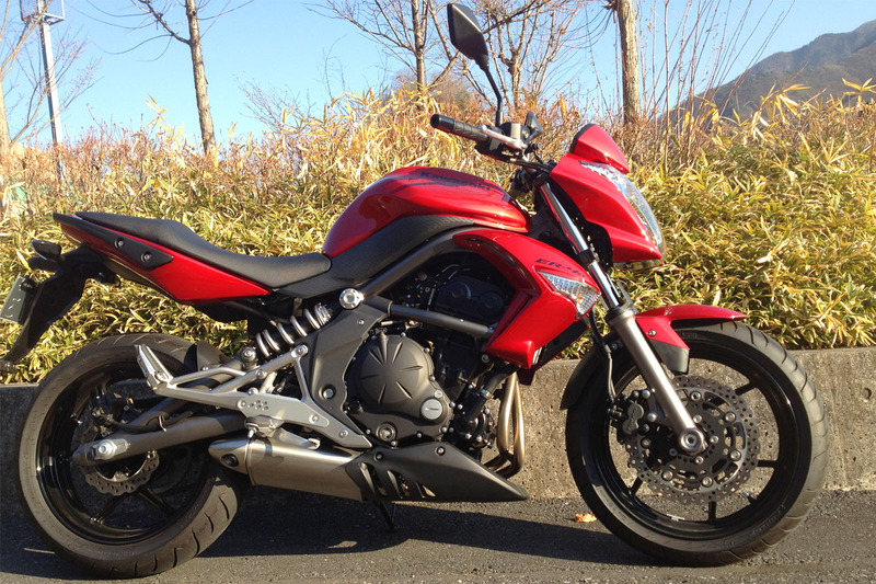 その後、GILERA RUNNER ST200からカワサキの「ER-4n」に乗り換え。オンロードのネイキッドバイクです。このバイクにしてから、わりと遠距離でもラクに走りに行けるようになりました。