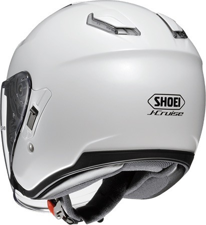 SHOEI「J-Cruise」。ゆっくりツーリングするときはジェットヘルメット派（見える景色が広く軽快にかぶれるから）ですが、このヘルメットはインナーバイザーの利便に加えて「かぶり心地」も非常にイイです。SHOEIのフィッティングサービスで自分の頭に最適にフィットさせられるのに加え、風切り音もかなり静かですし、「PINLOCK EVO lens」という曇り止めインナーシールドの効果も大。あとエアインテークを開くと風通しが非常にイイ。筆者がこれまでに使ったなかで、最も快適なジェットヘルメットです。