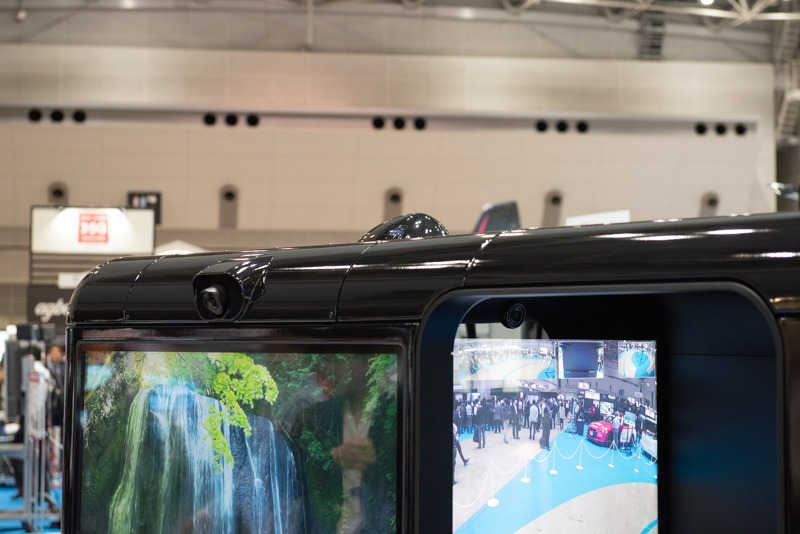 「New Concept Cart」は4Kカメラ、4Kディスプレイを搭載し、遠隔地とのコミュニケーションやクラウドからの遠隔操作も可能