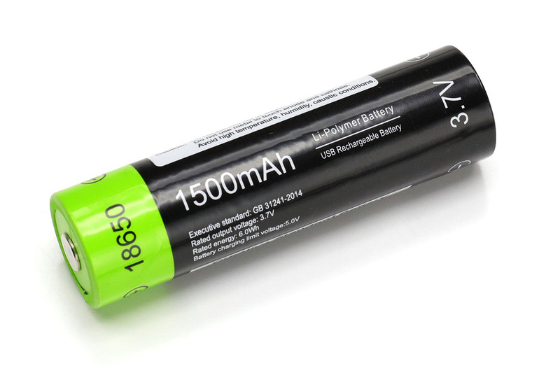 サンコー「USB充電できる乾電池 18650形」。容量1500mAhで電圧3.7V、質量は38g、税込1280円です。満充電後にテスターで電圧を測ったら4.17Vでした。