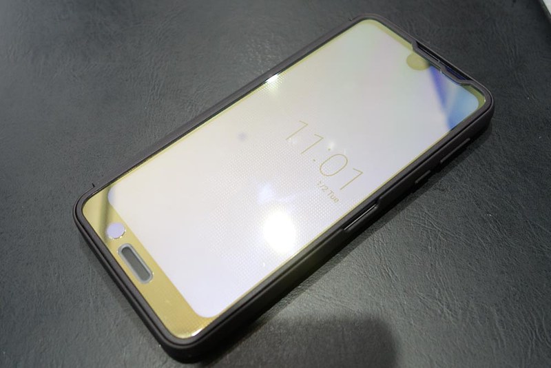純正フロストカバー。フリップ部が半透明で、うっすらと表示が見える
