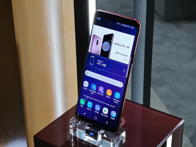 Galaxy S9の新色の赤