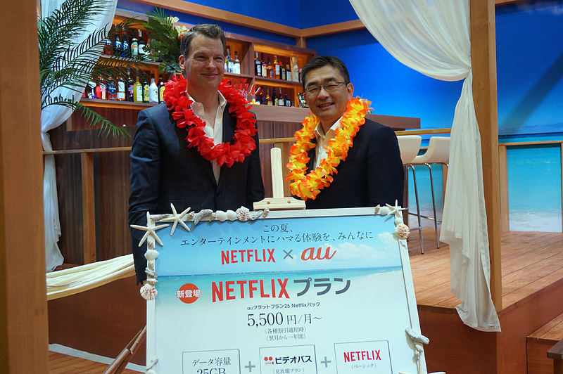 Netflixのピーターズ氏（左）とKDDIの高橋氏（右）