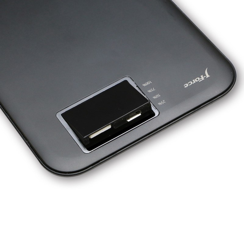 ポップアップ式の入出力コネクタ