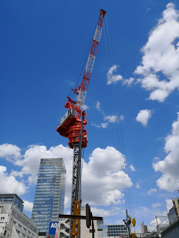 フルオートのポン出し、初夏の鮮やかな青空が印象的