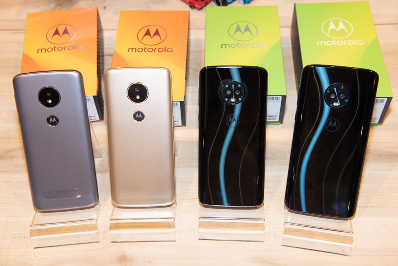 左から「moto e5」（2色）「moto g6」「moto g6 plus」