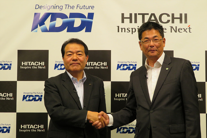 KDDI 取締役執行役員常務の森敬一氏（左）と日立製作所 執行役常務 社会ビジネスユニットCEOの永野勝也氏（右）