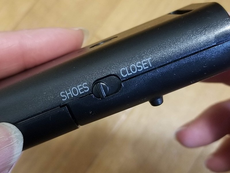 英語で書いてあるモード切替スイッチ。シューズとクローゼットのモードでは動作が異なる