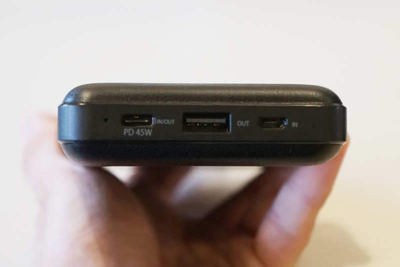 PD対応のType-C端子は入出力兼用。5V/3A出力のUSB A端子と入力専用のmicroUSB端子も装備