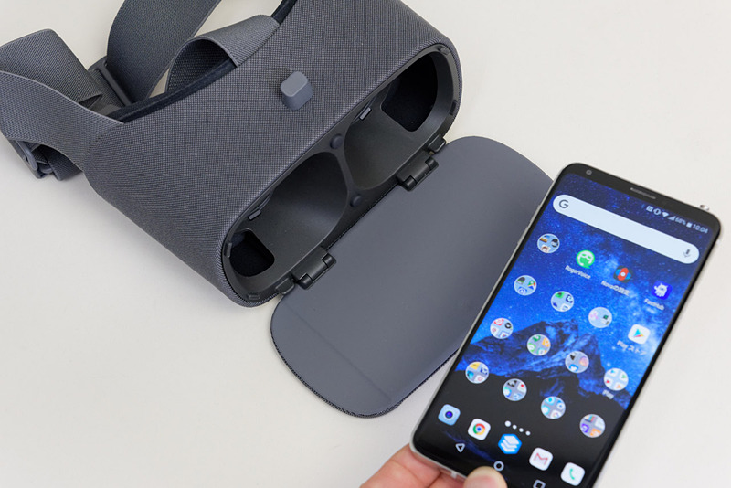 カバーにV30+を載せるとDaydreamアプリが起動する。Daydream非対応のVRアプリの使用中でも同じだ
