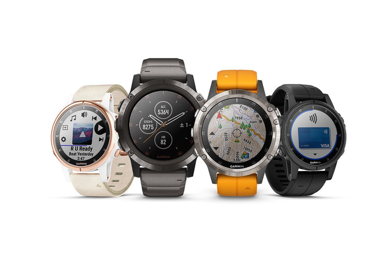 左から「fēnix 5S Plus」Sapphire RoseGold、「fēnix 5X Plus」Sapphire Ti Black、「fēnix 5 Plus」Sapphire Ti Gray、「fēnix 5S Plus」Sapphire Black