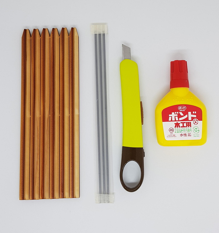 他にカッターや木工ボンド、鉛筆を四角いままではなく、削るならサンドペーパーなども必須だ