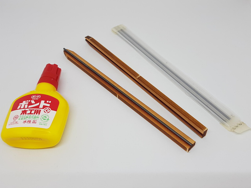 まずは木部の半分に芯を置いて、もう一方をかぶせて仮設定をやって確かめてみる