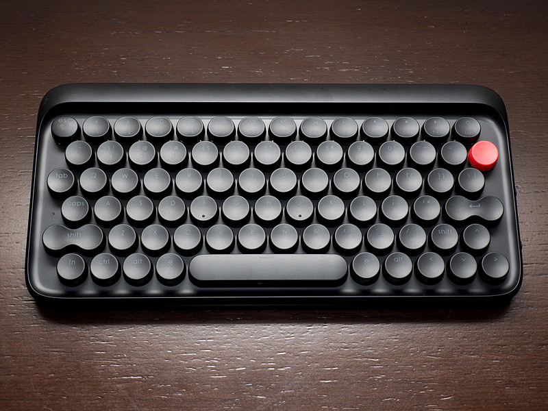 タイプライターがモチーフの無線/有線メカニカルキーボード「Lofree」