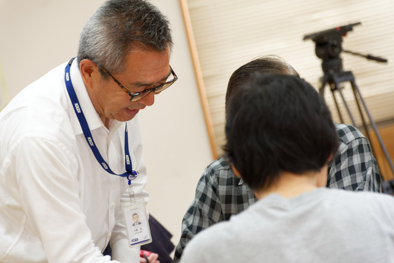 講座は10分間の休憩を入れて、トータル2時間。休憩中もほとんど休まず熱心にスマートフォンを試したり、質問する姿が見られた