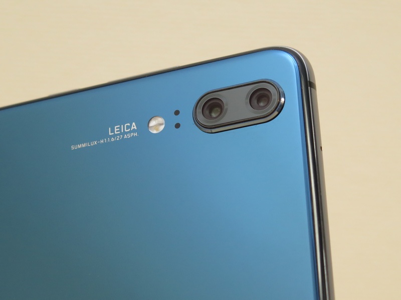 背面にLeicaダブルレンズカメラを搭載