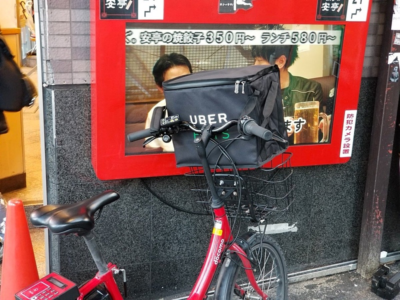 電動アシストつき自転車で「UberEATS」を配達（東京都内）