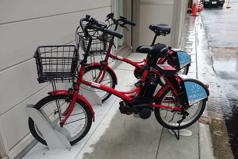 ホステルの駐輪場に設置されたポート