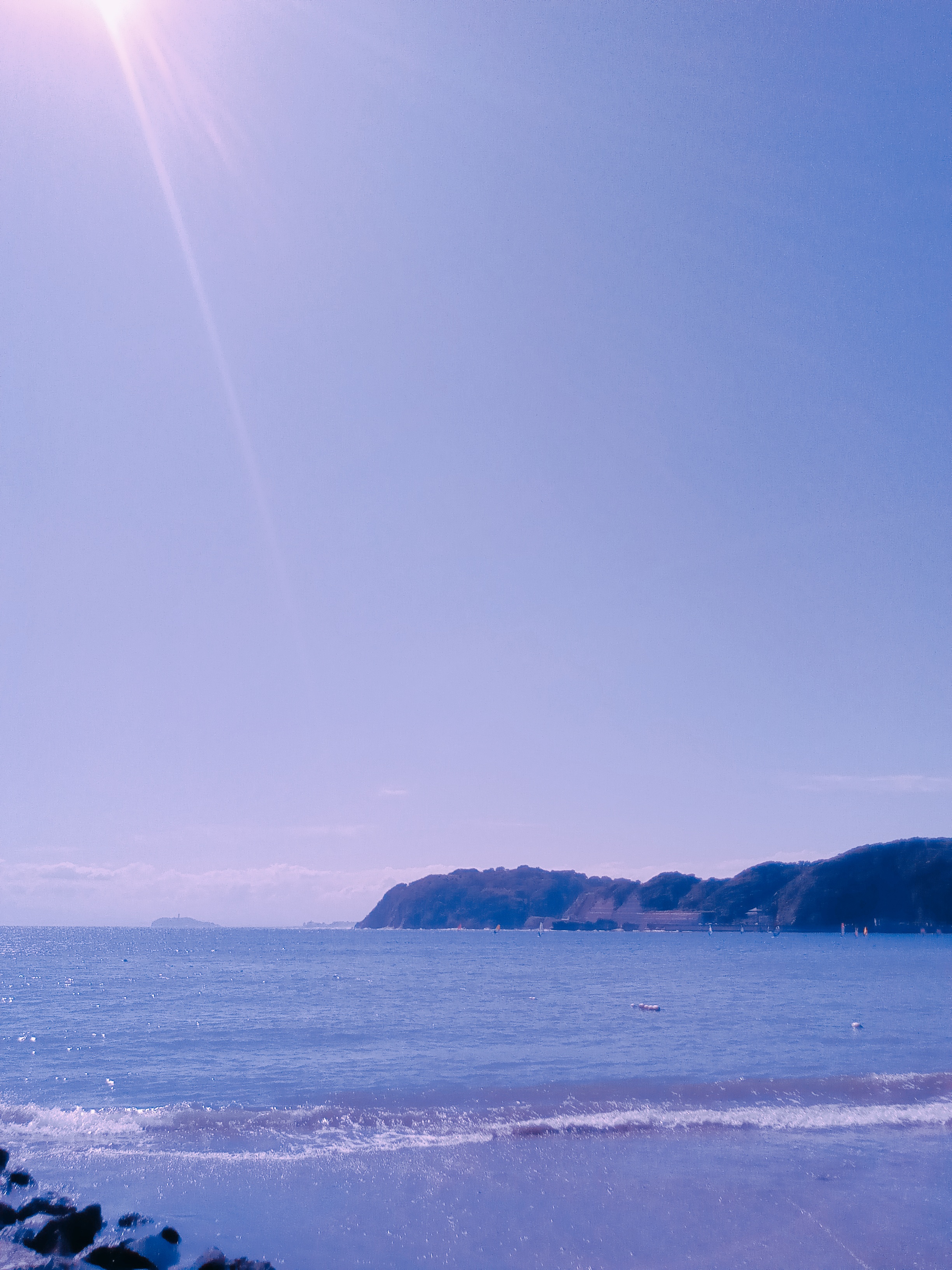 「Foodie」のフィルター「Positano」の4段階で一番抑えめの設定にしたのがこの画像。ちょっとガスった懐かしい感じの画像だが、とりあえず青空に。これくらいだと夏の思い出に使えそう