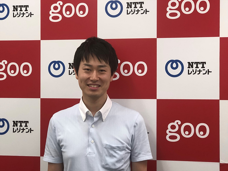goo Simseller バイヤー　佐藤さん。一児のパパ。スマホで子供の写真を撮るのが日課で、子供の成長を見るのが楽しみ