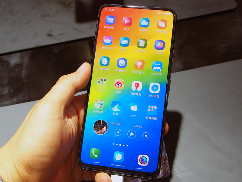 前面がほぼすべてディスプレイの「NEX S」