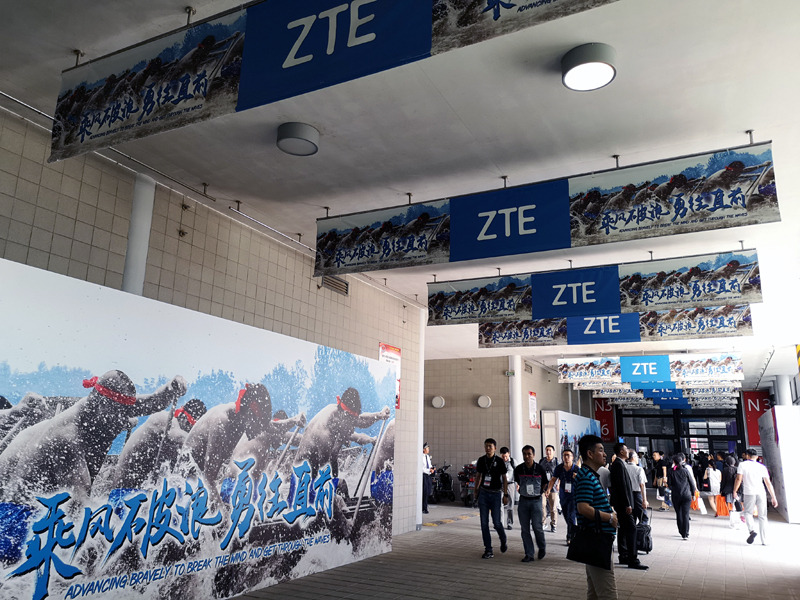 会場内の地図や広告からは、直前まで出展を予定したことがうかがえる