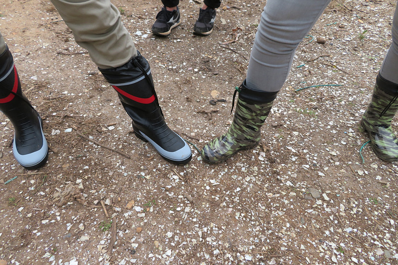 長靴は各種サイズを取りそろえる