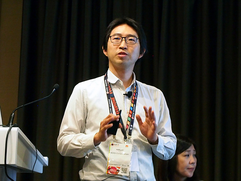 KDDIの小頭氏は、3社共同でサービスを立ち上げた理由を語った