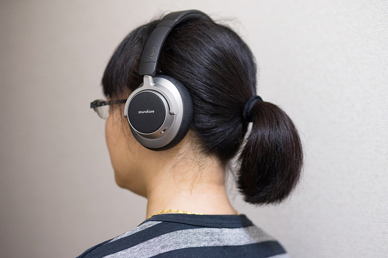 左がSpace NC、右がMDR-100ABN。カップの大きさはMDR-100ABNのほうが大きく見えるが、パッドはSpace NCのほうが大きいようだ