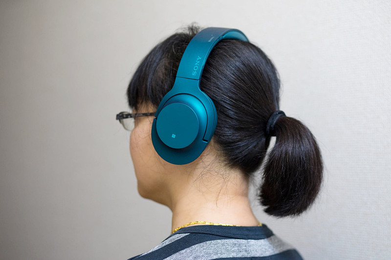 左がSpace NC、右がMDR-100ABN。カップの大きさはMDR-100ABNのほうが大きく見えるが、パッドはSpace NCのほうが大きいようだ