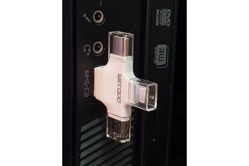 最後にUSB Aを経由、筆者のデスクトップパソコンのHDDにもデータをコピー……