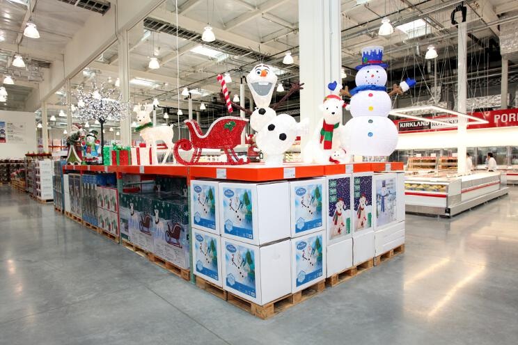 玩具やレジャー用品も多数あります。庭に設置する東屋のような大きな商品も多々。