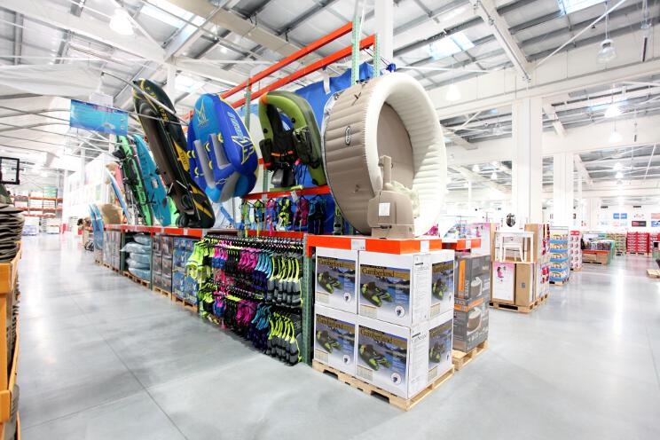 玩具やレジャー用品も多数あります。庭に設置する東屋のような大きな商品も多々。