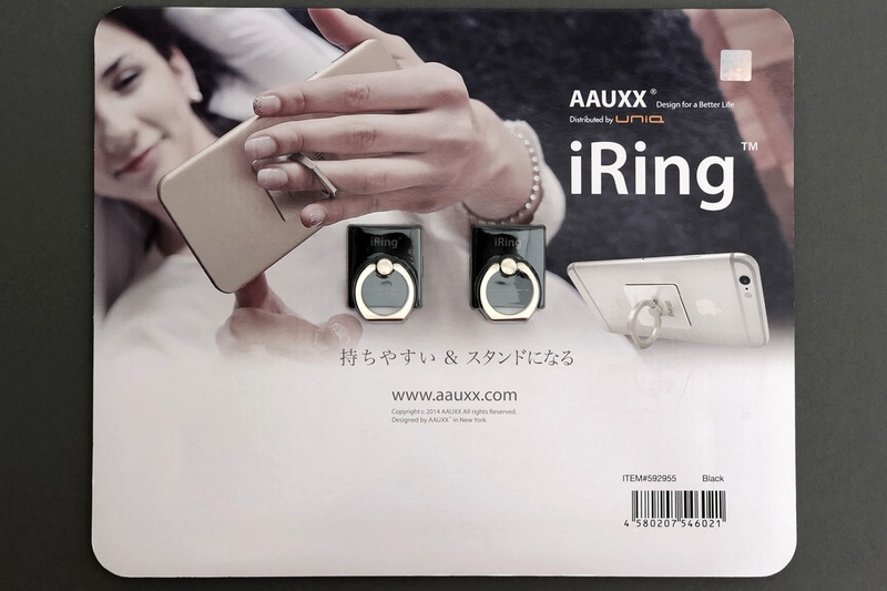 AAUXXの「iRing」。スマートフォンなどの背面に貼り付け、リングの部分に指を通すことで端末を保持。片手での操作が行いやすくなるほか、不意の端末落下を防げます。リング部分のヒンジは硬めなので簡易スタンドとしても使えます。