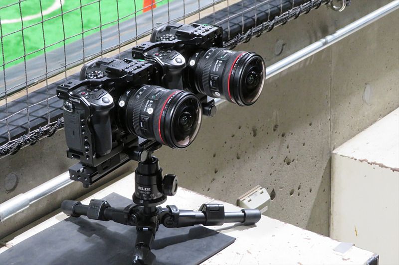 穴の中にVR撮影用のカメラが設置されている