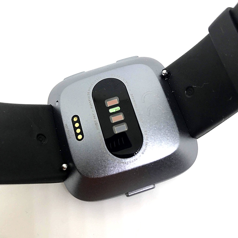 ベルトは一般用の時計のベルトにも付け替え可能です