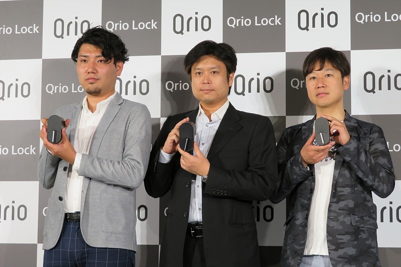 （左から）Qrio Lock事業部 事業部長 兼 マーケティング部 部長の高橋諒氏、Qrio 代表取締役の西條晋一氏、Qrio 取締役でソニーネットワークコミュニケーションズ IoT事業部門 ビジネスプラットフォーム部 サービスシステム課 課長の井宮大輔氏