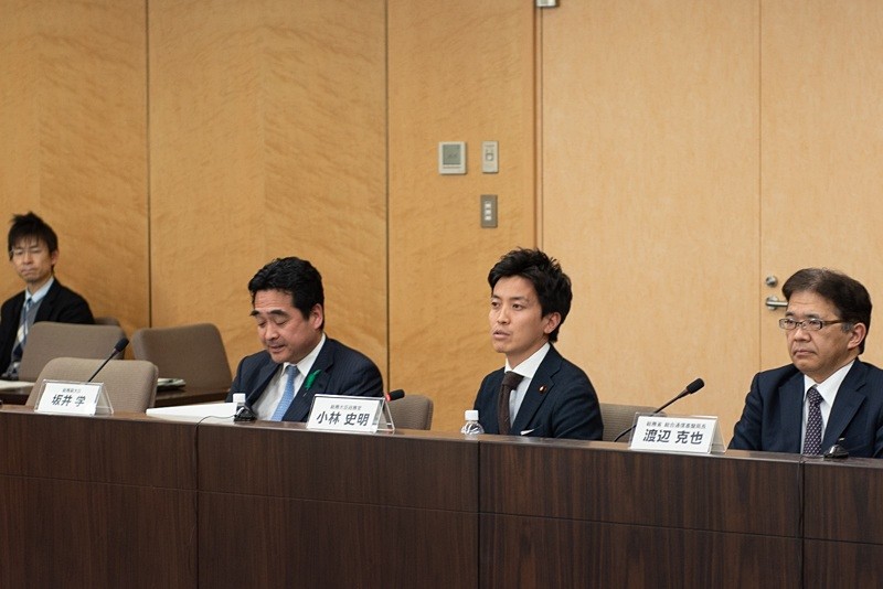 2017年12月～2018年4月にかけて開催された「モバイル市場の公正競争促進に関する検討会」は小林政務官が提起した（4月20日撮影）