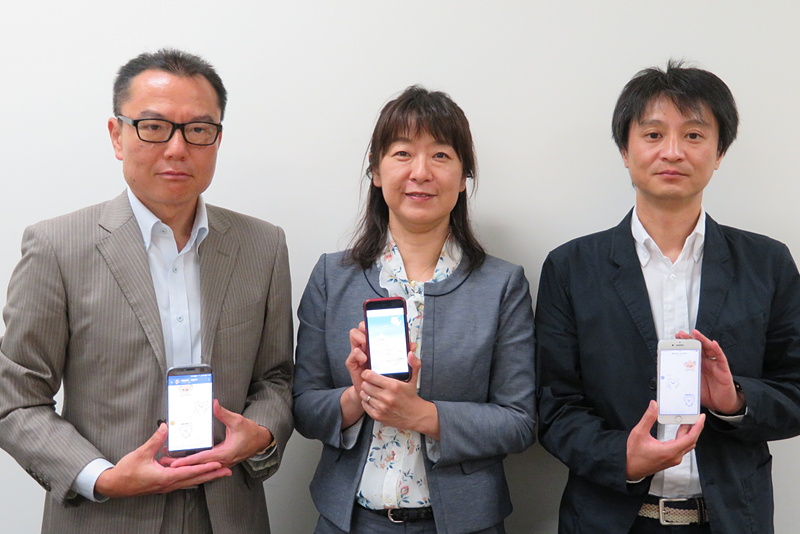 左からNTTドコモ スマートライフ推進部 コミュニケーションサービス担当部長の藤間良樹氏、KDDI 商品企画本部 サービス企画部 部長の金山由美子氏、ソフトバンク IoT事業推進本部 事業開発統括部 AIデータコンサルティング部 部長の千葉芳紀氏