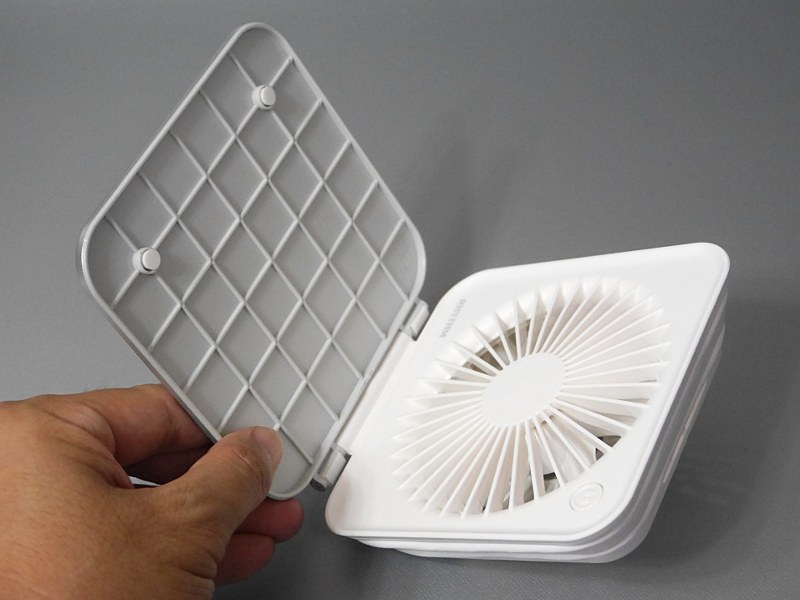 スタンド部分を180度回転させて折り畳める