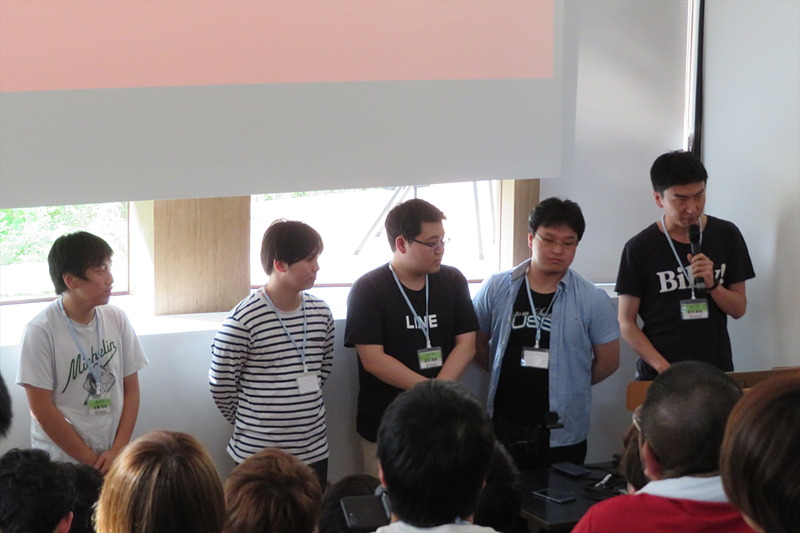 まどやは、車いす利用者が電車への乗車の電話予約をサポートする「WheelFree!」を開発