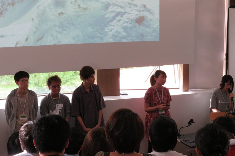 おなかすいたは、ジャンプすることで360度のパノラマ写真に自分の姿を合成させられる「JUMTRIP」を開発